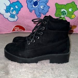*****SOLD**** ASOS NEW LOOK BOOTS